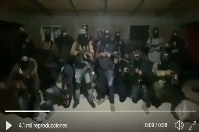 VIDEO: 15 Sicarios del CJNG en redes sociales con los rostros cubiertos y fuertemente armados amenaza a La Familia Michoacana (LFM) con hacerlos pedacitos y ha los policías