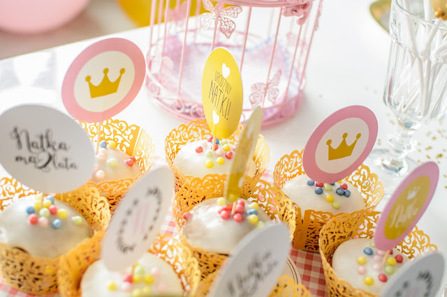 ozdabianie babeczek na urodziny