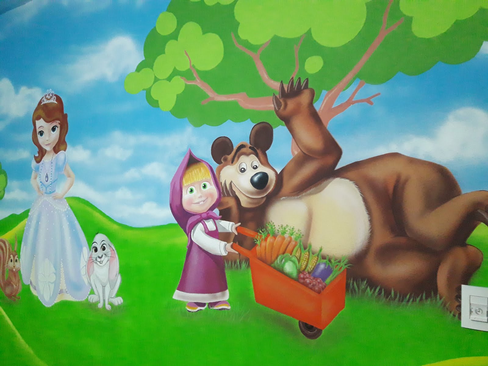 MURAL MASHA Y EL OSO PINTADO EN RECAMARA INFANTIL