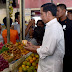 Kunjungi Pasar Gede Solo, Presiden dan Keluarga Belanja Buah Hingga Ulekan