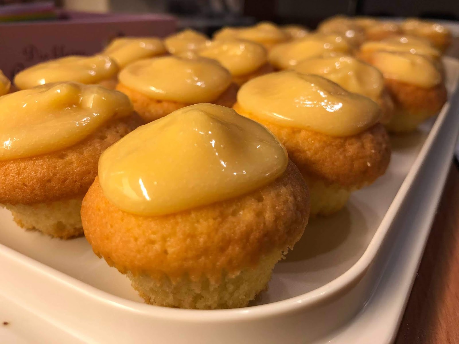 Mini-Cupcakes mit Lemon Curd Mini-Cupcakes mit Lemon Curd