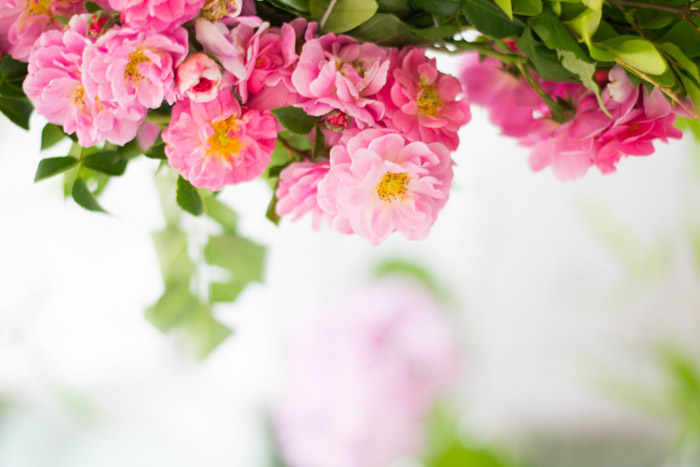 Cómo hacer una guirnalda de ramas y flores diy