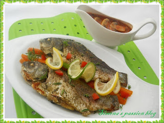 Caras la cuptor cu sos de rosii si ciuperci