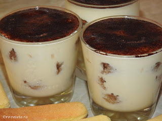 Prajitura tiramisu la pahar reteta rapida de casa cu piscoturi mascarpone oua zahar lapte si cacao retete culinare prajituri deserturi desert dulce italian,