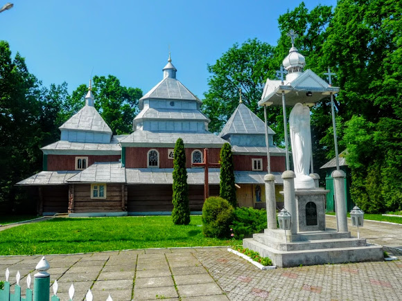 Подгорцы. Церковь Сошествия святого Духа. 1810 г. УГКЦ. Памятник архитектуры национального значения