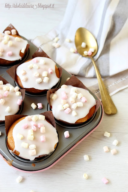 cupcake alla vaniglia con mini marshmallow