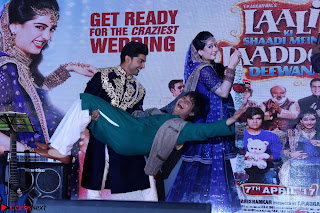 Star cast having fun at Sangeet Ceremony For movie Laali Ki Shaadi Mein Laaddoo Deewana (5)
