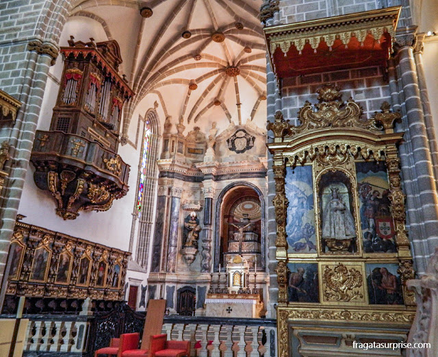Altares da Igreja de São Francisco, Évora, Portugal