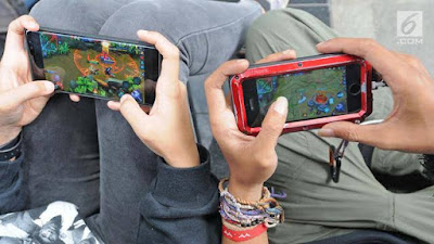 Suka Main Game di Smartphone Kesayanganmu? Ini Tips biar Baterai Smartphone Gak Boros!