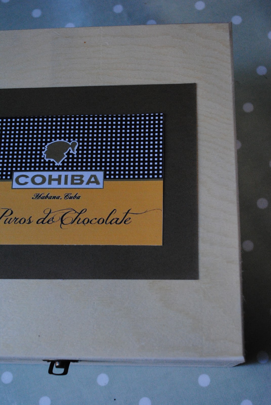 Puros De Chocolate 26 En Caja De Cartón Personalizada