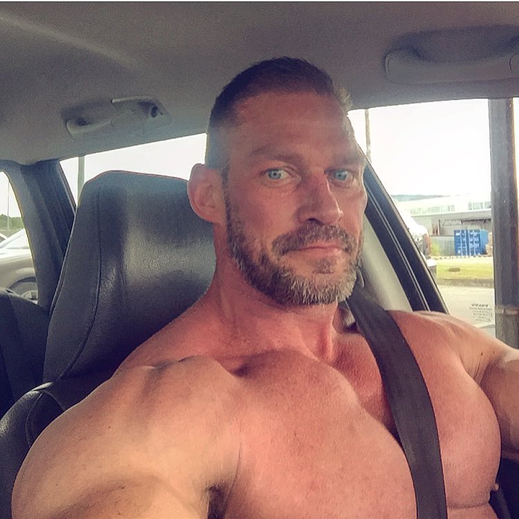 Bodybuilder Muscle Worship November 2017