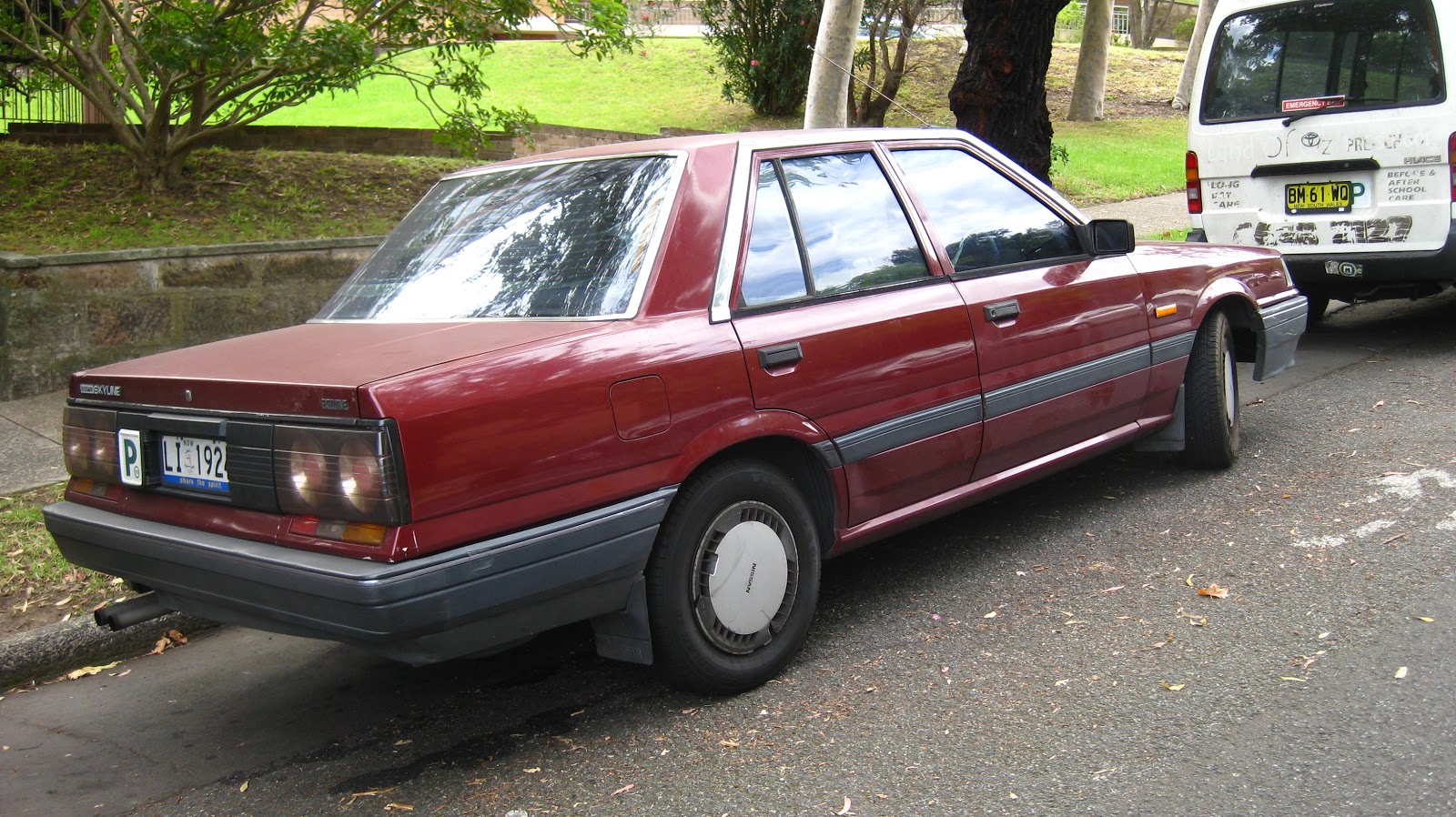 Aussie Old Parked Cars: 1990 Nissan Skyline Executive (R31)