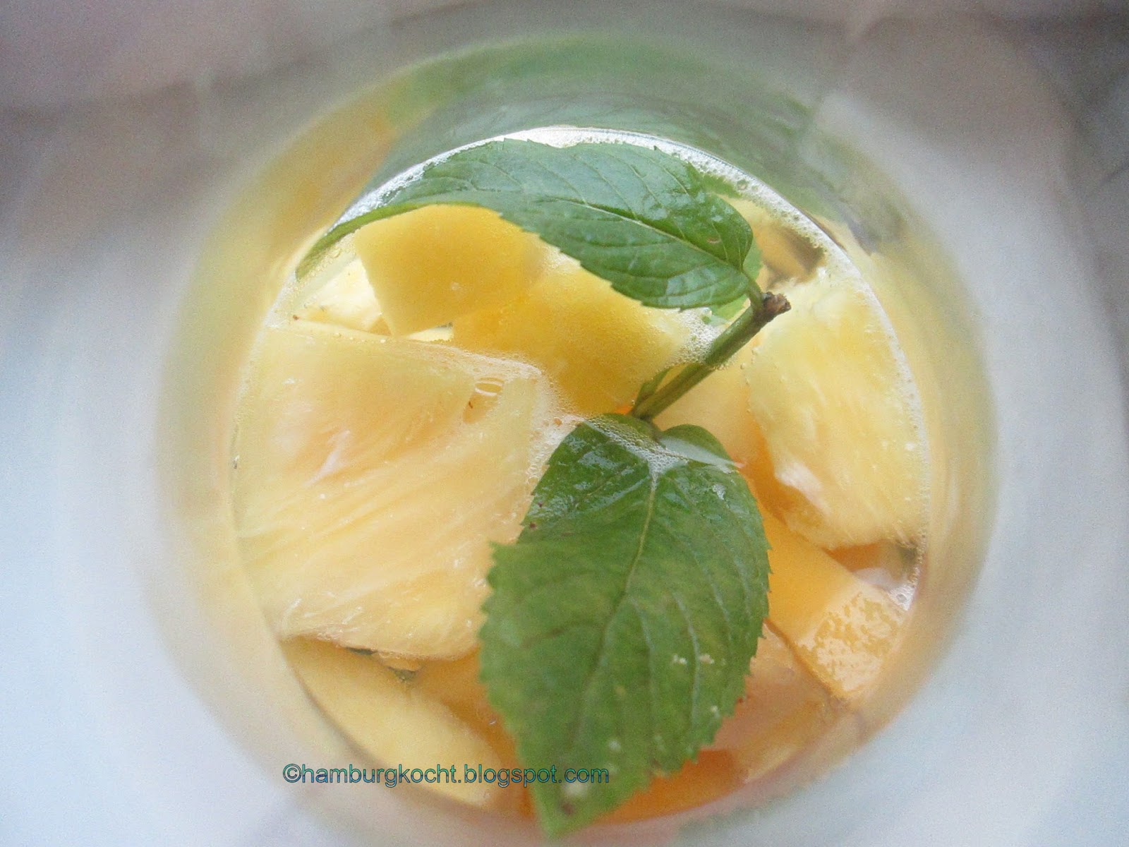 Hamburg kocht!: Infused Water: Mango, Ananas und Minze