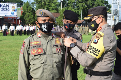 Ratusan Personil Diterjunkan dalam Operasi Lilin 2020, Kapolres Bondowoso : Jangan Sampai Ada Kluster Baru di Nataru Ratusan Personil Diterjunkan dalam Operasi Lilin 2020, Kapolres Bondowoso : Jangan Sampai Ada Kluster Baru di Nataru