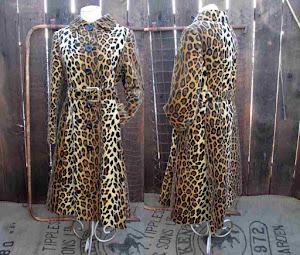 Vintage 70s Leopard velvet Coat