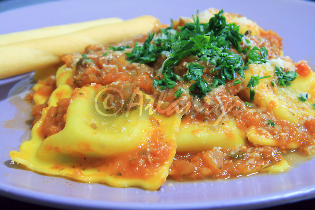 Terapia do Tacho [Ravioli de cogumelos com] Molho Marinara (Mushroom
