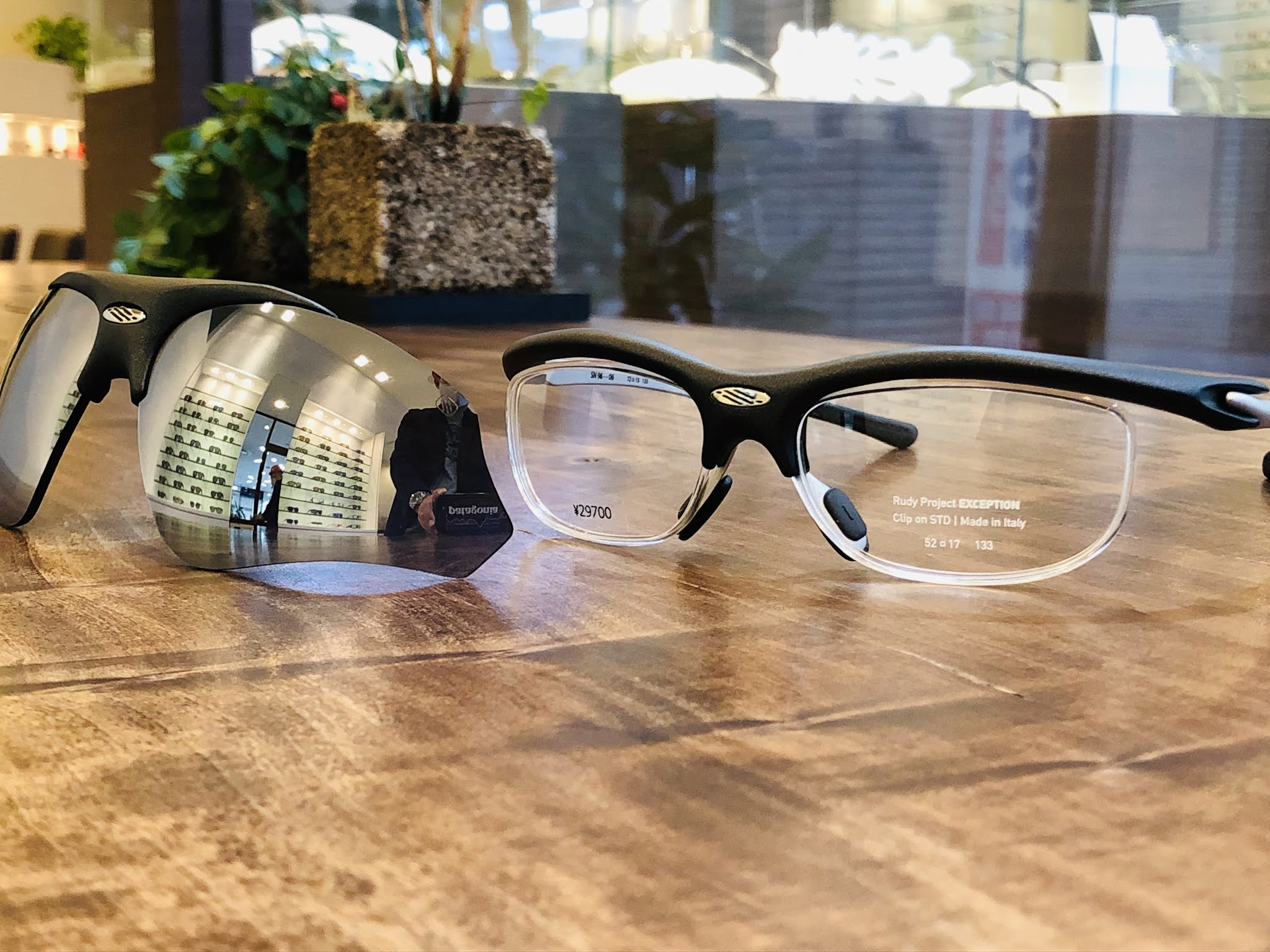RUDYの名作・跳ね上げサングラスが復活｜メガネのジンノ｜BLOG