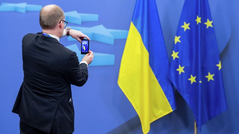 Με τη Ρωσία να απειλεί την Ουκρανία με πόλεμο, τι πρέπει να κάνει η ΕΕ;