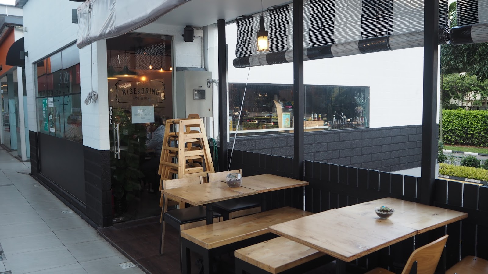 Cafe Review Rise and Grind Coffee JtheJon