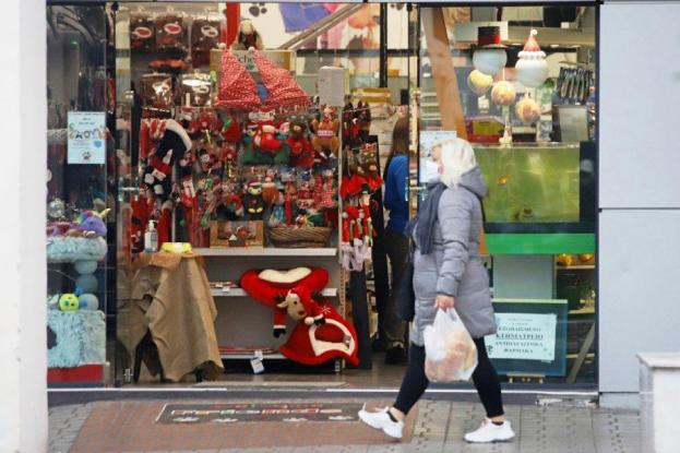 Τι ώρα θα κλείσουν σήμερα σούπερ μάρκετ και καταστήματα - Τι θα ισχύσει την παραμονή Πρωτοχρονιάς