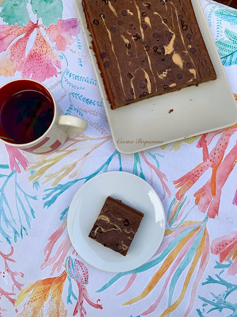 Bizcocho de plátano, chocolate y mantequilla de cacahuete