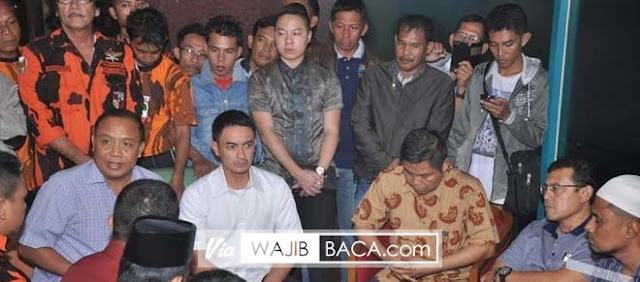 Hiasan Natal Berlafadz Allah, Netizen : Mohon Dicheck, Jangan Sampai Seperti Kasus Sebelumnya Hiasan Natal Berlafadz Allah, Netizen : Mohon Dicheck, Jangan Sampai Seperti Kasus Sebelumnya