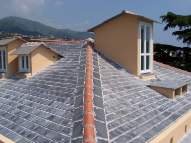 CEREM EDILIZIA & COSTRUZIONI : Rivestimento Del Tetto In Lastre Di Ardesia Poste Con Ganci - Foto 2