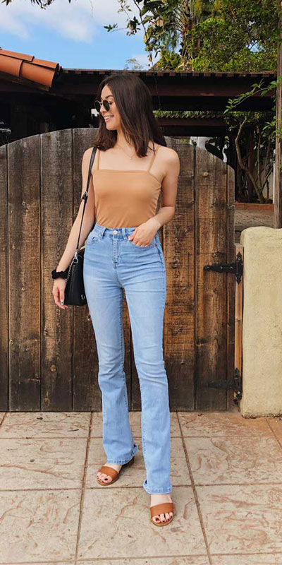 With summer collapsing into fall, dish out the blazers, berry lipsticks and layers. Have a look at these 24 Comfy and Goto Fall Fashion to Wear Everyday. Daily Style via higiggle.com | #falloutfits #fashion #jeans