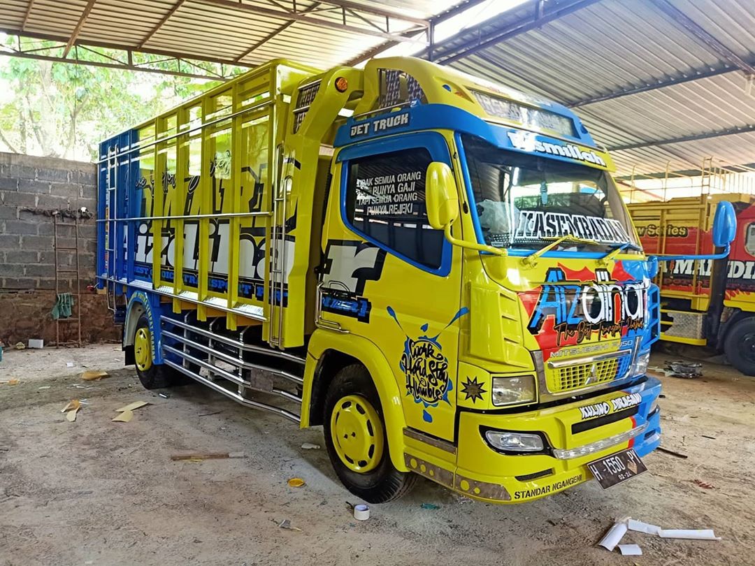 Modifikasi Mitsubishi Canter Dengan Variasi Mahkota Topi Standar Blue Yellow Style Jual Bak Truk