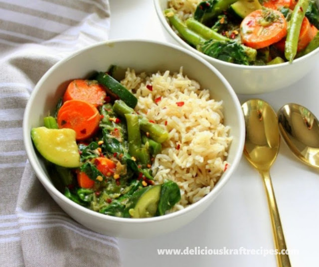 THAI GREEN CURRY WITH VEGETABLES
