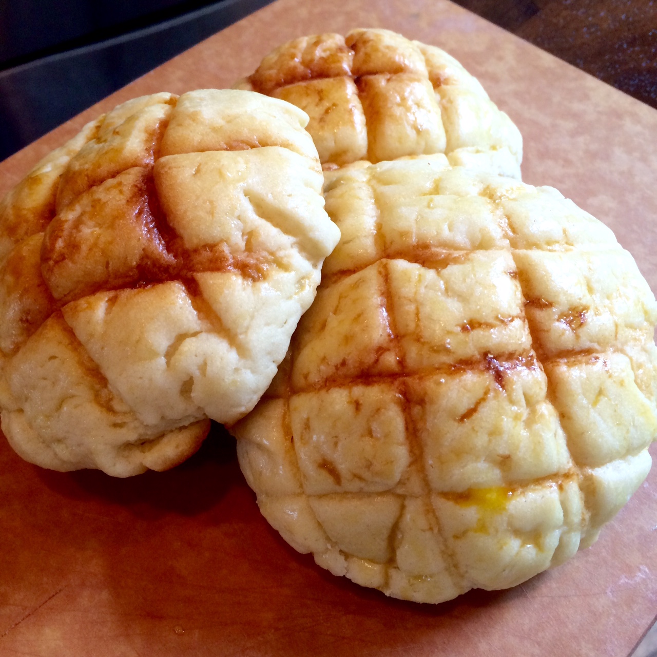 Taiwanese Pineapple Buns (Buo Luo Mien Bao 台式菠蘿麵包 )