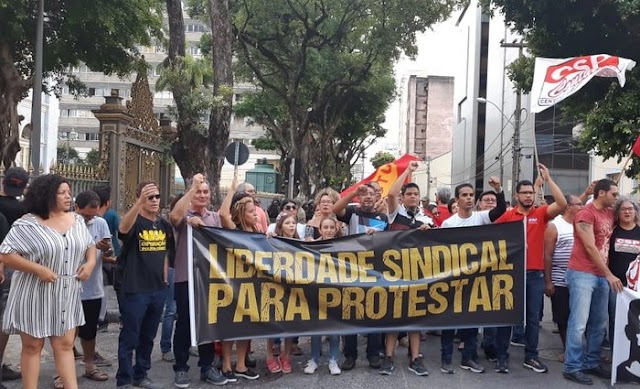 PERNAMBUCO: Paulo Câmara enfrenta protestos pelo pedido de demissão de Áureo Cisneiro