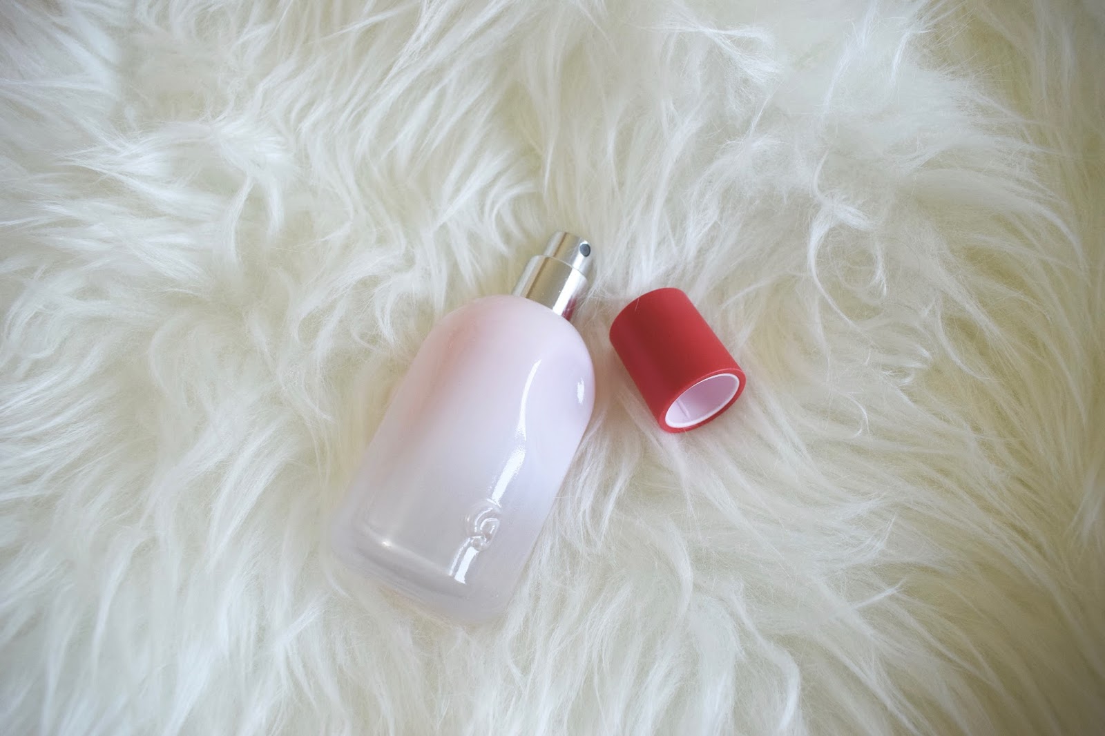 Glossier You Perfume Fragrance Review UK Glossier You Perfume Fragrance Review UK