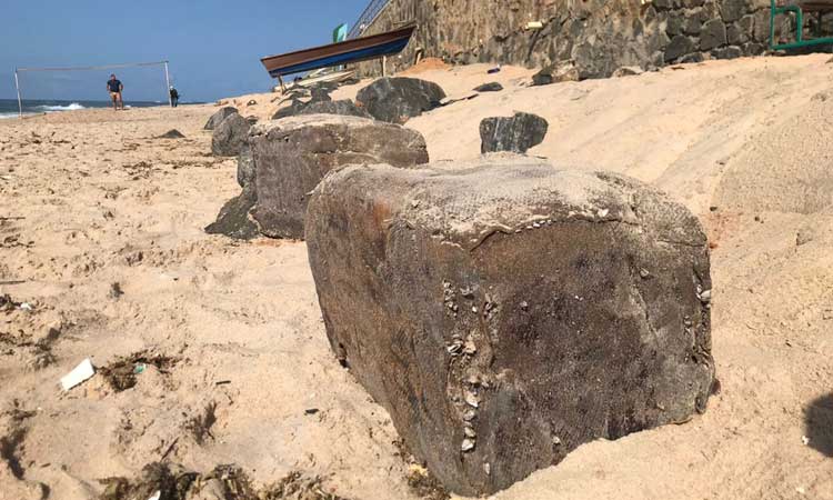 Novos fardos de borracha são encontrados em praia de Salvador