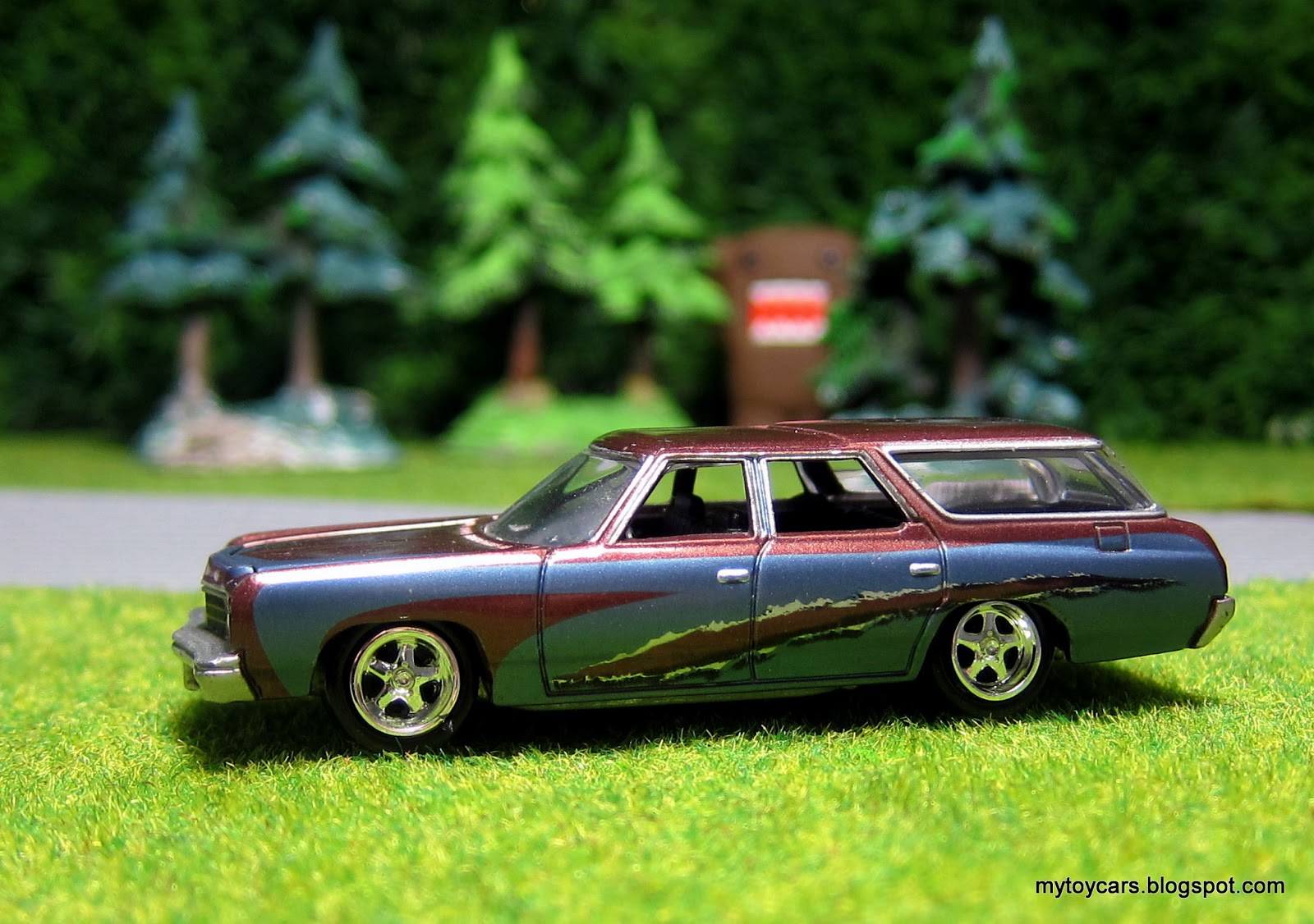 Johnny Lightning – Chevy Caprice Wagon 1973 Avec Bateau Mastercraft Et Remorque – Échelle 1:64