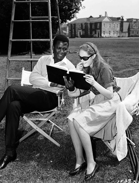 Sidney-Poitier-and-Elizabeth-Hartman-on-the-set-of-A-Patch-of-Blue-1965.jpg