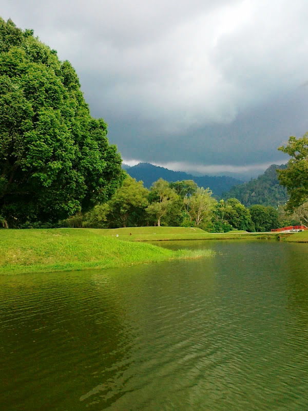 Teacher , how to spell giraffe?