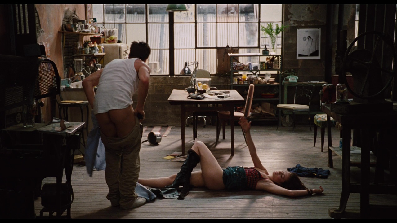 Free Preview Of Anne Hathaway Naked In Love And Other Drugs