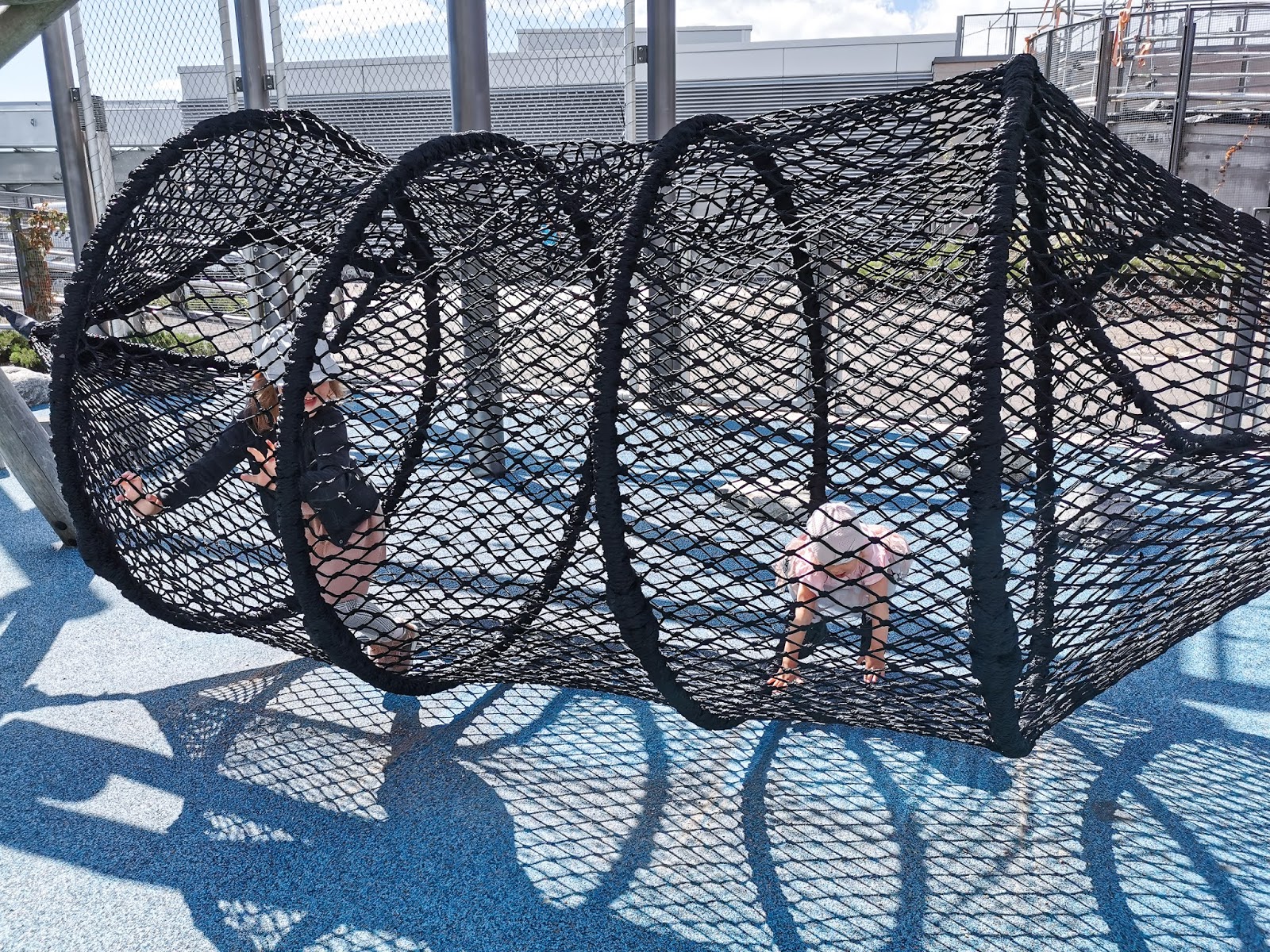 Big mamas home by Jenni S. Urbaani leikkipuisto kauppakeskuksen katolla - Kauppakeskus Redi Big mamas home by Jenni S. Urbaani leikkipuisto kauppakeskuksen katolla - Kauppakeskus Redi