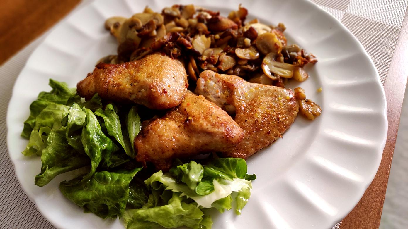 Chicken Wings with Oyster and Champignon Mushrooms