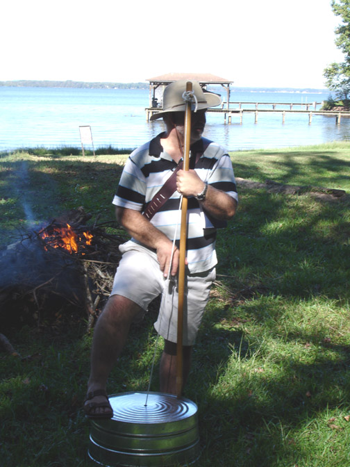 Howdy Ya Dewit! Making a Washtub Bass