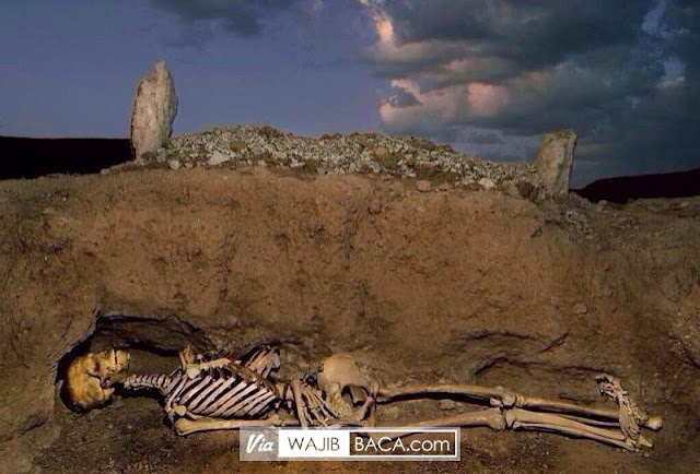 Amalan yang Menerangi Gelap dan Himpitan Kubur Amalan yang Menerangi Gelap dan Himpitan Kubur