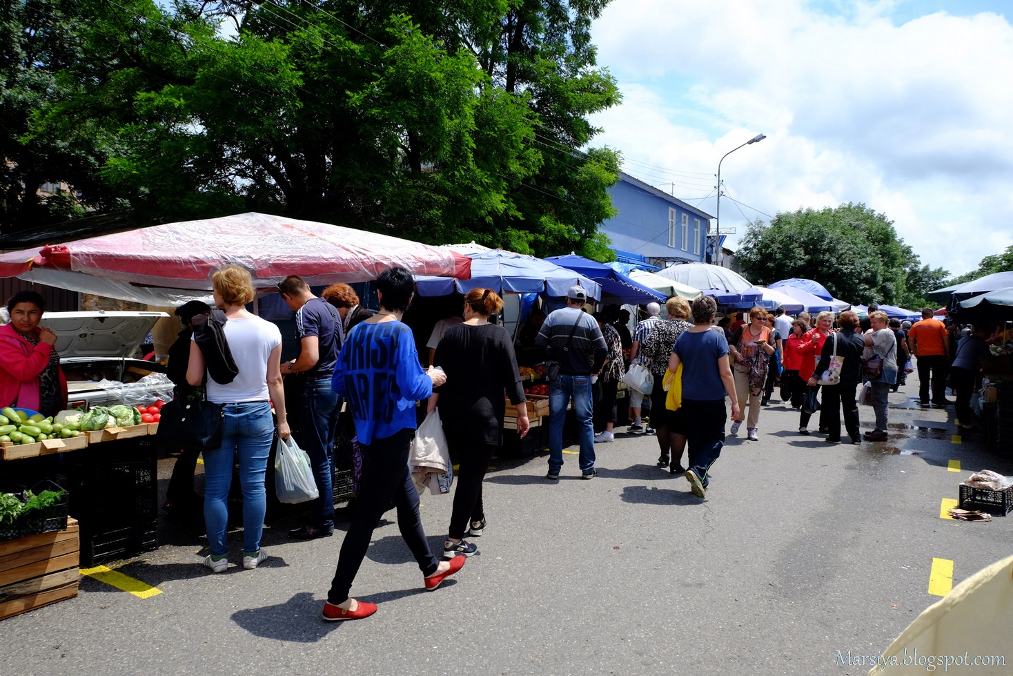 Ессентуки овощной рынок. Ессентуки рынок пятигорска. Ессентукский центральный рынок. Ягоды на рынке. Нижний рынок ессентуки.