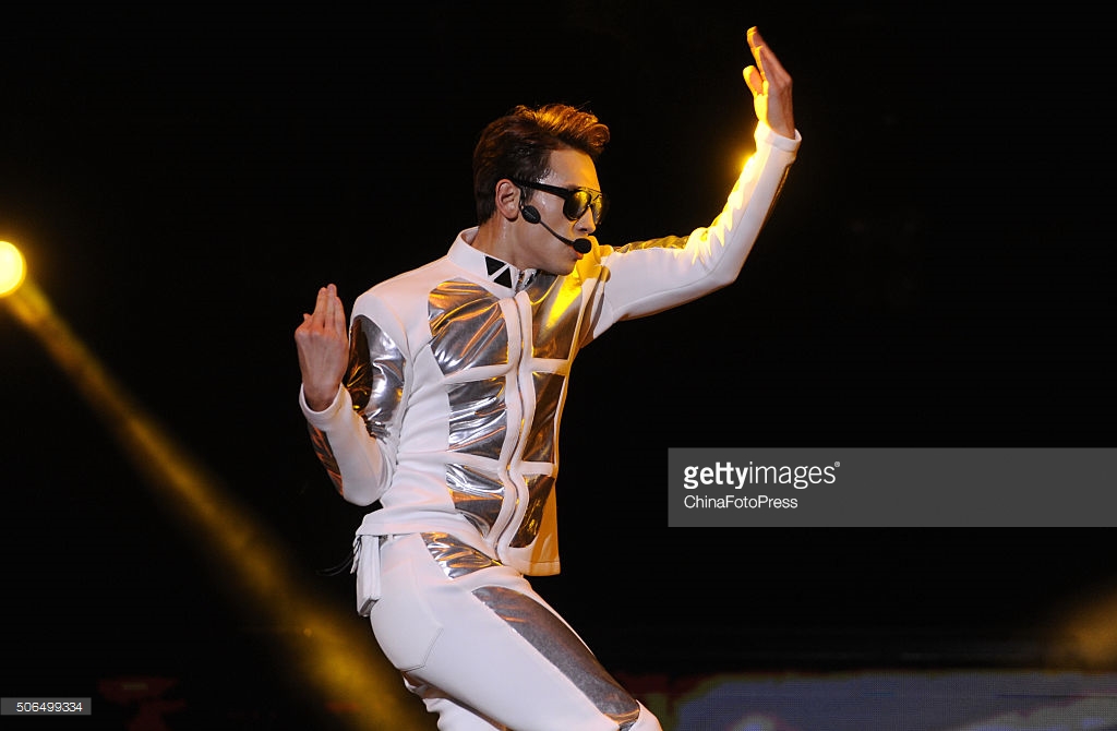 http://1.bp.blogspot.com/-PVqdRCXmXCw/VqXRMcFPR1I/AAAAAAABQvU/KWsh-JBUKaw/s1600/south-korean-singer-rain-performs-onstage-during-his-concert-the-picture-id506499334.jpg