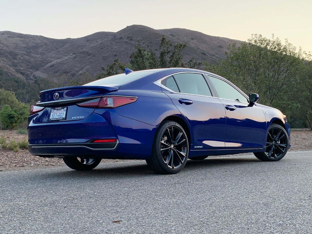 2022 Lexus ES300h F Sport Hybrid Review, Specs, Price