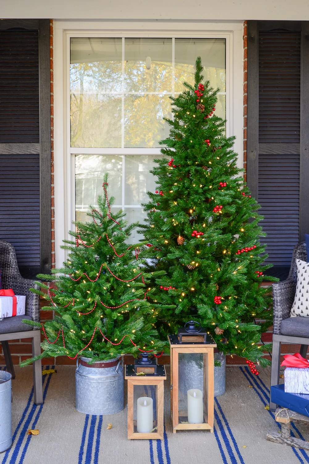 outdoor christmas decorating ideas front porch, porch christmas decor, country christmas porch