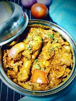Serving chicken do pyaza in a bowl