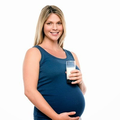 Các mẹ nên chia nhỏ sữa ra để uống nhiều lần trong ngày