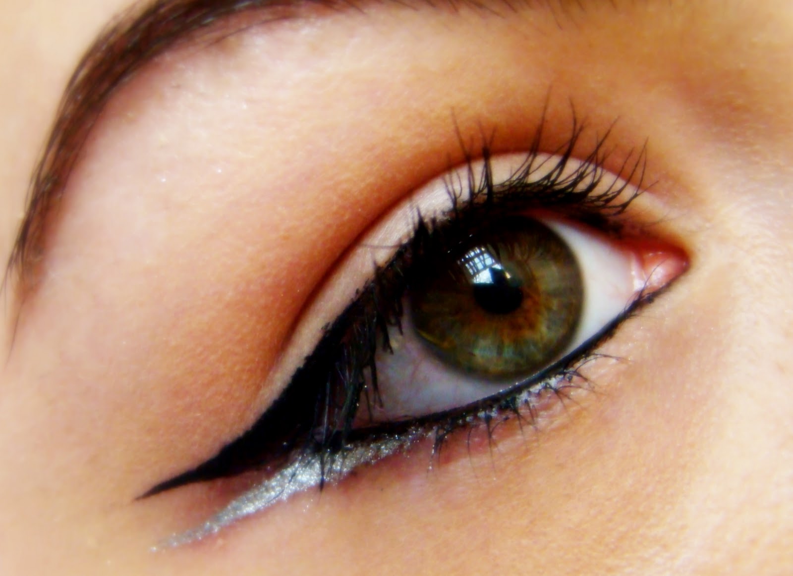 Musette: Double winged eyeliner
