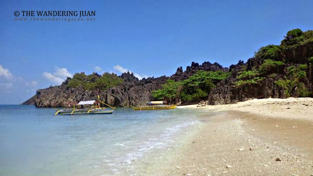 island hopping in Caramoan